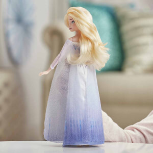 Disney Frozen 2 Şarkı Söyleyen Kraliçe Elsa E8880