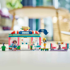 LEGO Friends Heartlake Şehir Merkezi Restoranı 41728 6 Yaş ve Üzeri için Liann, Aliya ve Charli Mini Bebeklerini İçeren Oyuncak Yapım Seti (346 Parça)