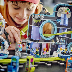 LEGO City Robot Dünyası Hız Treni Parkı 60421 - 8 Yaş ve Üzeri Çocuklar için Yaratıcı Oyuncak Yapım Seti (986 Parça)