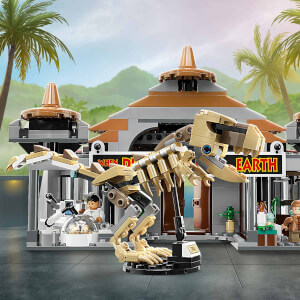 LEGO Jurassic Park Ziyaretçi Merkezi: T. rex ve Raptor Saldırısı 76961 - 12 Yaş ve Üzeri Çocuklar için Yaratıcı Oyuncak Dinozor Yapım Seti (693 Parça)
