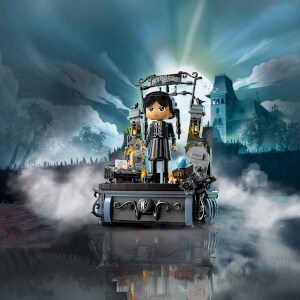 LEGO Wednesday: Wednesday Addams Figürü 76780 – 10 Yaş ve Üzeri Çocuklar için Koleksiyonluk Oyuncak Yapım Seti (702 Parça)