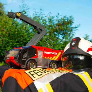 Sesli ve Işıklı Rosenbauer Panther 6x6 Uzaktan Kumandalı İtfaiye Aracı 62 cm