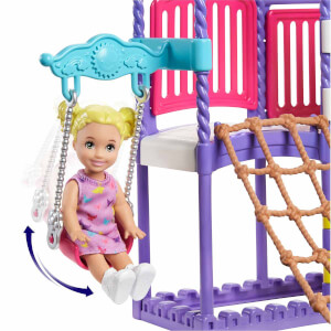 Barbie Bebek Bakıcısı Skipper ve Oyun Parkındaki Bebekleri Seti GHV89