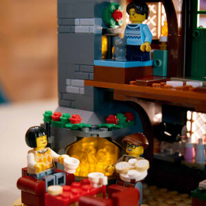 LEGO Icons Alp Kabini 10325 - Yetişkinler ve Ailece Yapım Eğlencesi için Yaratıcı Model Yapım Seti (1517 Parça)