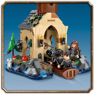 LEGO Harry Potter Hogwarts Şatosu Kayıkhanesi 76426 - 8 Yaş ve Üzeri Harry Potter Hayranları için 7 Minifigür İçeren Koleksiyonluk Yaratıcı Oyuncak Yapım Seti (350 Parça)