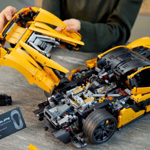 LEGO Technic McLaren P1 42172 - Otomobil Tutkunu Yetişkinler için Sergilenebilir Araba Modeli Yapım Seti (3893 Parça)