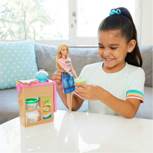 Barbie Noodle Yapıyor Oyun Seti GHK43