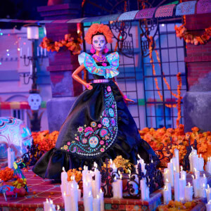 Barbie Dia de Muertos Bebeği HRM72