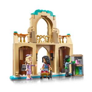 LEGO Wicked Glinda, Elphaba ve Nessarose, Shiz Üniversitesi’nde 75681 - 7 Yaş ve Üzeri Çocuklar için Oyuncak Tekne İçeren Bebek Evi Oyun Seti (304 Parça)