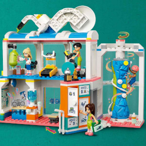 LEGO Friends Spor Merkezi 41744 - Sporu, Model Yapımını ve Rol Yapma Faaliyetlerini Seven 8 Yaş ve Üzeri Çocuklar için Oyuncak Yapım Seti (832 Parça)