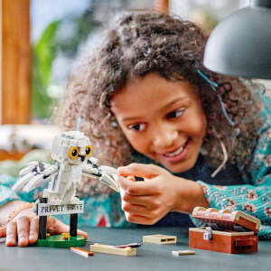 LEGO Harry Potter Hedwig, Privet Drive 4 Numara’da 76425 - 7 Yaş ve Üzeri Harry Potter Hayranları için Koleksiyonluk Yaratıcı Oyuncak Yapım Seti (336 Parça)