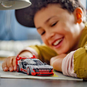 LEGO Speed Champions Audi S1 e-tron quattro Yarış Arabası 76921 - 9 Yaş ve Üzeri Çocuklar için Koleksiyonluk ve Sergilenebilir Yaratıcı Oyuncak Model Yapım Seti (274 Parça)