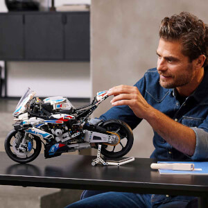 LEGO Technic BMW M 1000 RR 42130