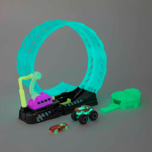 Hot Wheels Monster Trucks Karanlıkta Parlayan Çemberde Yarış Seti HBN02