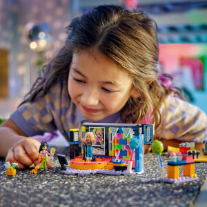 LEGO® Friends Karaoke Müzik Partisi 42610 - 6 Yaş ve Üzeri Çocuklar için Sahne İçeren Yaratıcı Oyuncak Yapım Seti (196 Parça)