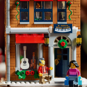 LEGO Yılbaşı Caddesi 10308 - Kış Köyü Koleksiyonundan bir Yılbaşı Alışveriş Caddesini İçeren Sergileme Modeli Yapım Seti (1514 Parça)