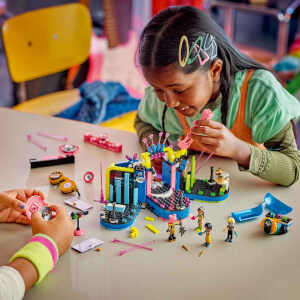 LEGO® Friends Heartlake City Müzik Yarışması 42616 - 7 Yaş ve Üzeri Çocuklar için 4 Minifigür İçeren Yaratıcı Oyuncak Yapım Seti (669 Parça)