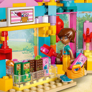 LEGO Friends Heartlake City Şekerci Dükkanı 42649 - 6 Yaş ve Üzeri Çocuklar için Mini Bebek İçeren Yaratıcı Oyuncak Yapım Seti (376 Parça)