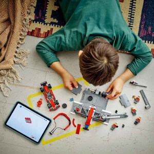 LEGO City Ferrari Arabalı F1 Pit Stop ve Pit Ekibi 60443 - 6 Yaş ve Üzeri Çocuklar için Yarış Arabası İçeren Yaratıcı Oyuncak Yapım Seti (322 Parça)