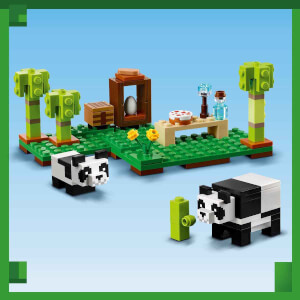 LEGO Minecraft Panda Barınağı 21245 - 8 Yaş ve Üzeri Çocuklar için Panda gibi Görünen ve Hareket Eden Oyuncak Yapım Seti (553 Parça)