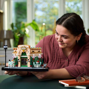 LEGO Fransız Kafe 10362 - Yetişkinler için Koleksiyonluk Dekoratif Model Yapım Seti (1101 Parça)