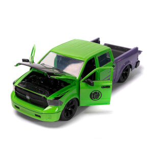 1:24 Marvel Avengers 2014 RAM 1500 Pickup Model Araba ve Hulk Figür