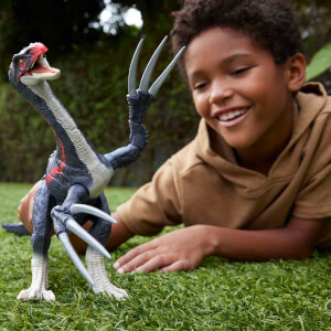 Sesli Jurassic World Therizinosaurus Figürü JCG16