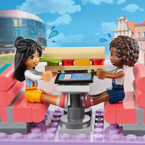 LEGO Friends Heartlake Şehir Merkezi Restoranı 41728 6 Yaş ve Üzeri için Liann, Aliya ve Charli Mini Bebeklerini İçeren Oyuncak Yapım Seti (346 Parça)