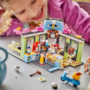 LEGO Friends Heartlake City Kafe’si 42618 - 6 Yaş ve Üzeri Çocuklar Pastane Oyuncağı İçeren Yaratıcı Oyuncak Yapım Seti (426 Parça)