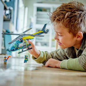 LEGO® City Acil Kurtarma Helikopteri 60405 - 6 Yaş ve Üzeri Çocuklar için Helikopter İçeren Yaratıcı Oyuncak Yapım Seti (226 Parça)