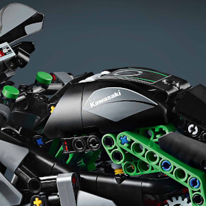 LEGO Technic Kawasaki Ninja H2R Motosiklet 42170 - 10 Yaş ve Üzeri Çocuklar için Koleksiyonluk Yaratıcı Oyuncak Model Yapım Seti (643 Parça)