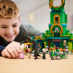 LEGO Wicked Emerald City’ye Hoş Geldiniz 75684 - 9 Yaş ve Üzeri Çocuklar için Kule Modeli, Glinda ve Elphaba Mini Bebekleri İçeren Yaratıcı Oyuncak Yapım Seti (945 Parça)