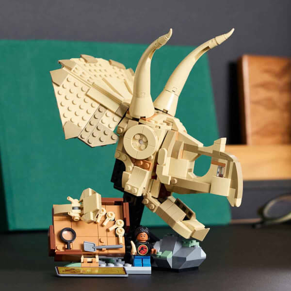 LEGO Jurassic World Dinozor Fosilleri: Triceratops Kafatası 76969 - 9 Yaş ve Üzeri Çocuklar için Yaratıcı Oyuncak Dinozor Yapım Seti (468 Parça)