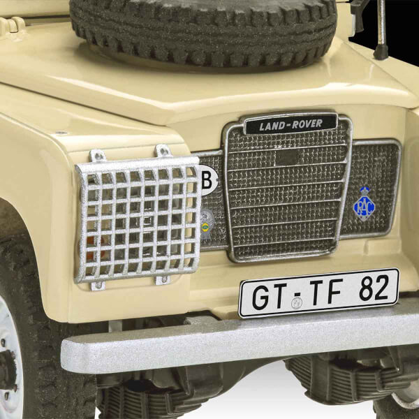 Revell 1:24 Commercial Land Rover Series III Lwb VBA67056