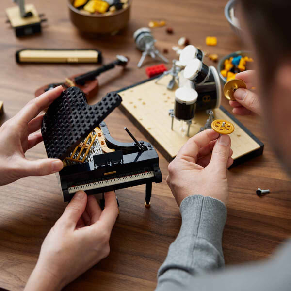 LEGO Ideas Caz Dörtlüsü 21334 - Müzik Tutkunu Yetişkinler için Yap-Sergile Model Yapım Seti (1606 Parça)