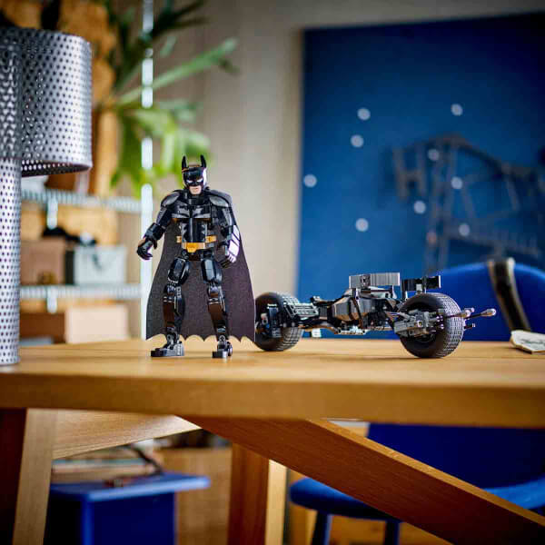 LEGO DC Batman: Batman Yapım Figürü ve Bat-Pod Motosiklet 76273 - 12 Yaş ve Üzeri Süper Kahraman Sevenler için Kara Şövalye Süper Kahraman Model Yapım Seti (713 Parça)