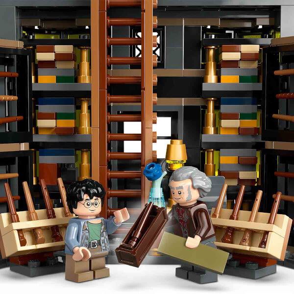 LEGO Harry Potter Ollivanders ve Madam Malkin'in Cübbe Dükkanı 76439 - 8 Yaş ve Üzeri Çocuklar için Diagon Yolu Oyuncak Mağazası Modeli Yapım Seti (744 Parça)