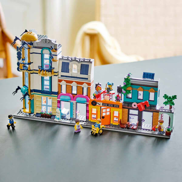 LEGO Creator Ana Cadde 31141 - 9 Yaş ve Üzeri Çocuklar için Oyuncak Bir Şehir, Art Deco Bina ve Alışveriş Caddesi İçeren Yaratıcı Oyuncak Yapım Seti (1459 Parça)