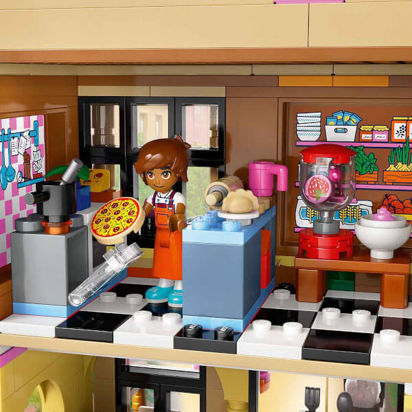 LEGO Friends Restoran ve Aşçılık Okulu 42655 - 8 Yaş ve Üzeri Çocuklar için Mini Bebek İçeren Yaratıcı Oyuncak Yapım Seti (896 Parça)