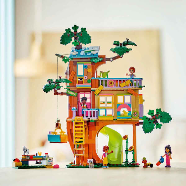 LEGO Friends Arkadaşlık Ağaç Ev Buluşma Yeri 42652 - 8 Yaş ve Üzeri Çocuklar için Mini Bebek İçeren Yaratıcı Oyuncak Yapım Seti (701 Parça)