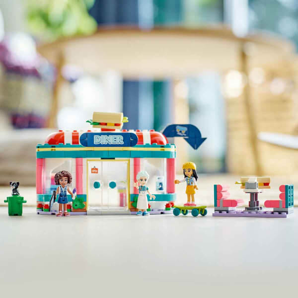 LEGO Friends Heartlake Şehir Merkezi Restoranı 41728 6 Yaş ve Üzeri için Liann, Aliya ve Charli Mini Bebeklerini İçeren Oyuncak Yapım Seti (346 Parça)