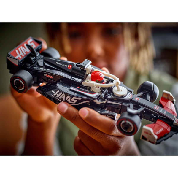 LEGO Speed Champions MoneyGram Haas F1 Team VF-24 Yarış Arabası 77250 - 10 Yaş ve Üzeri Çocuklar için Sürücü Minifigürü İçeren Yaratıcı Oyuncak Yapım Seti (242 Parça)