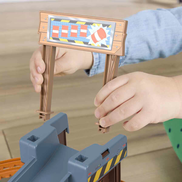 Fisher Price Thomas ve Arkadaşları Diesel Yükleme ve Kaldırma İnşaat Seti JBW20