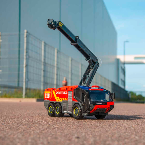 Sesli ve Işıklı Rosenbauer Panther 6x6 Uzaktan Kumandalı İtfaiye Aracı 62 cm