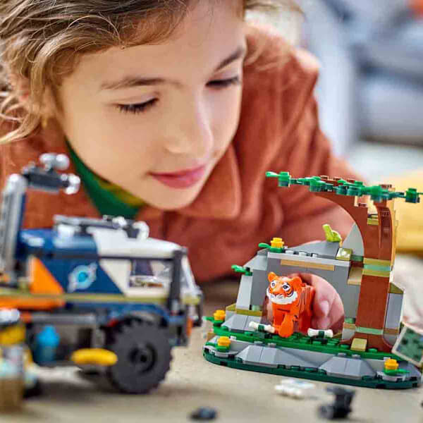 LEGO City Orman Kaşifinin Arazi Kamyonu 60426 - 6 Yaş ve Üzeri Çocuklar için Yaratıcı Oyuncak Yapım Seti (314 Parça)