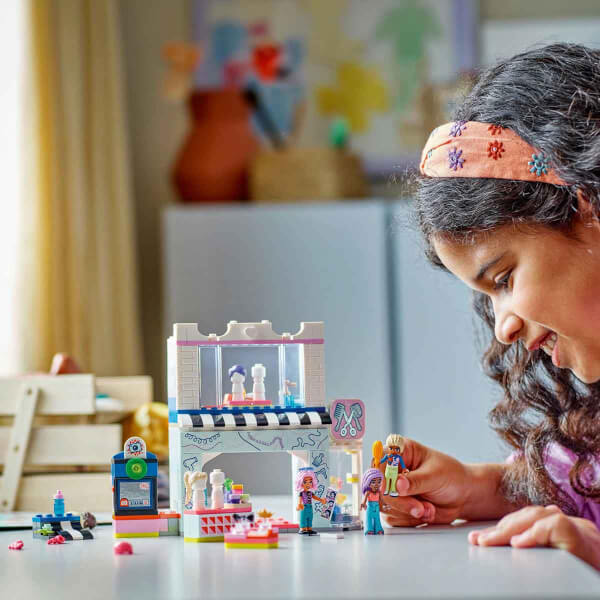 LEGO Friends Kuaför ve Aksesuar Mağazası 42662 - 7 Yaş ve Üzeri Çocuklar için Mini Bebek İçeren Yaratıcı Oyuncak Yapım Seti (347 Parça)