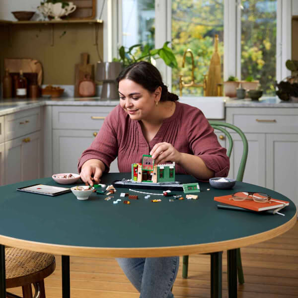 LEGO Fransız Kafe 10362 - Yetişkinler için Koleksiyonluk Dekoratif Model Yapım Seti (1101 Parça)