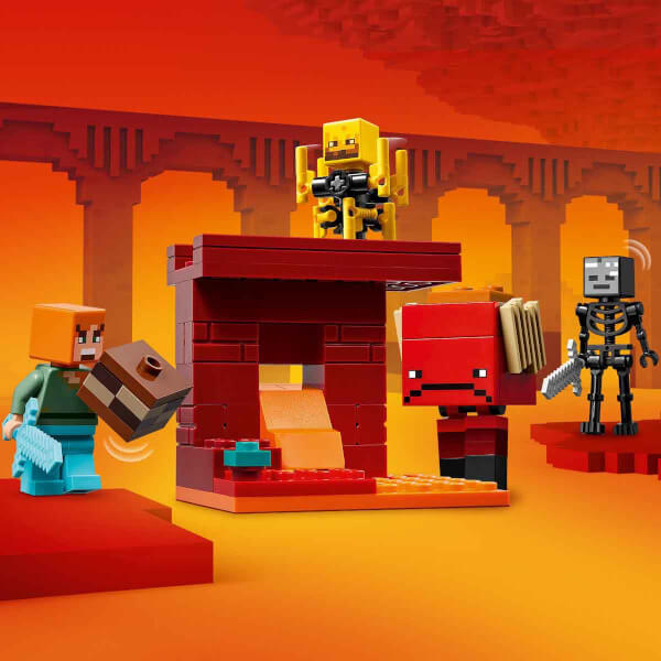 LEGO Minecraft Nether Lav Savaşı 21266 - 6 Yaş ve Üzeri Macera Oyunları Seven Çocuklar için Yaratıcı Oyuncak Yapım Seti (99 Parça)