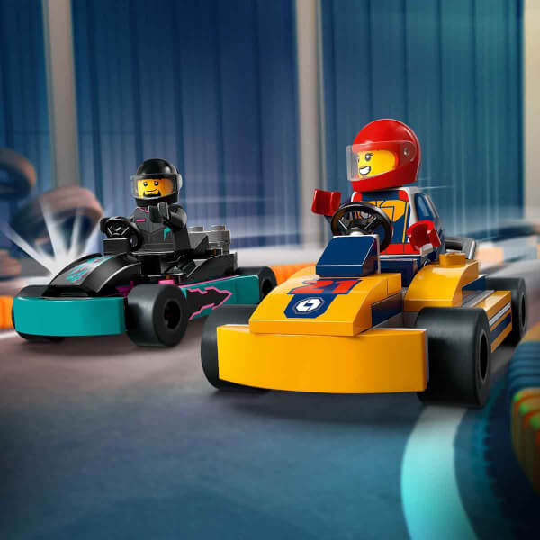 LEGO® City Go-Kartlar ve Yarış Sürücüleri 60400 - 5 Yaş ve Üzeri için Yarışçı Minifigürü İçeren Yaratıcı Oyuncak Yapım Seti (99 Parça)