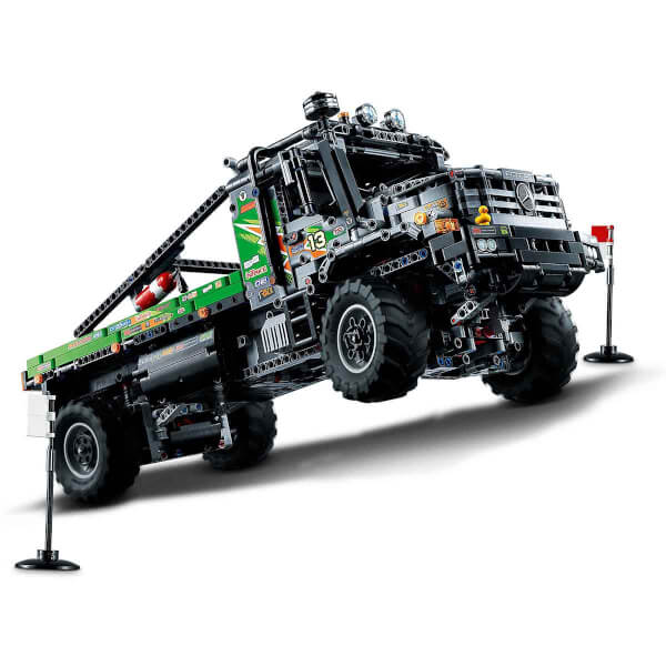 LEGO Technic Uygulama Kumandalı 4 x 4 Mercedes-Benz Zetros Kamyon 42129